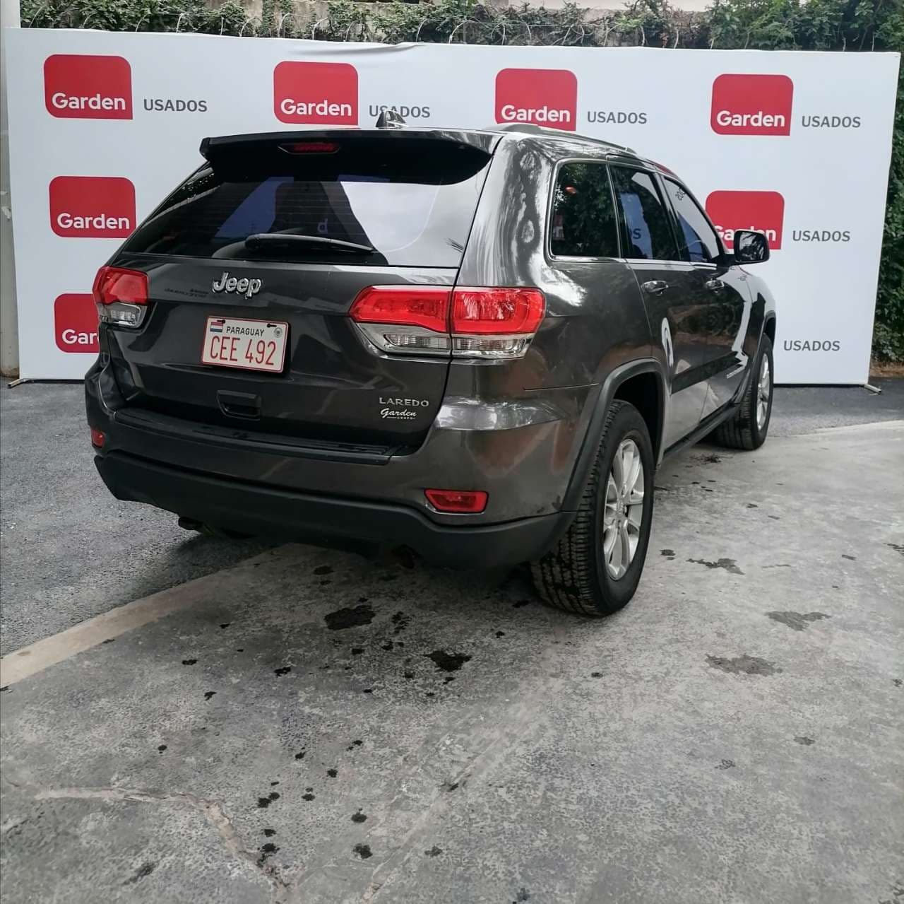 Jeep GRAND CHEROKEE LAREDO 2018 — imagen 2 de 8